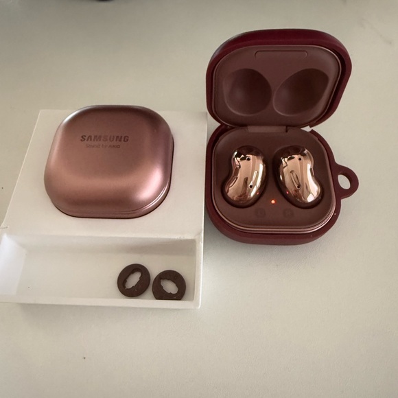 Wireless Earbuds with Charging Case - Picture 4 of 11